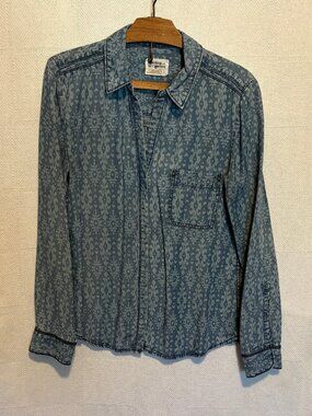 Holding Horses Anthropologie Printed Chambray Button Down Shirt Size 6 Tencel